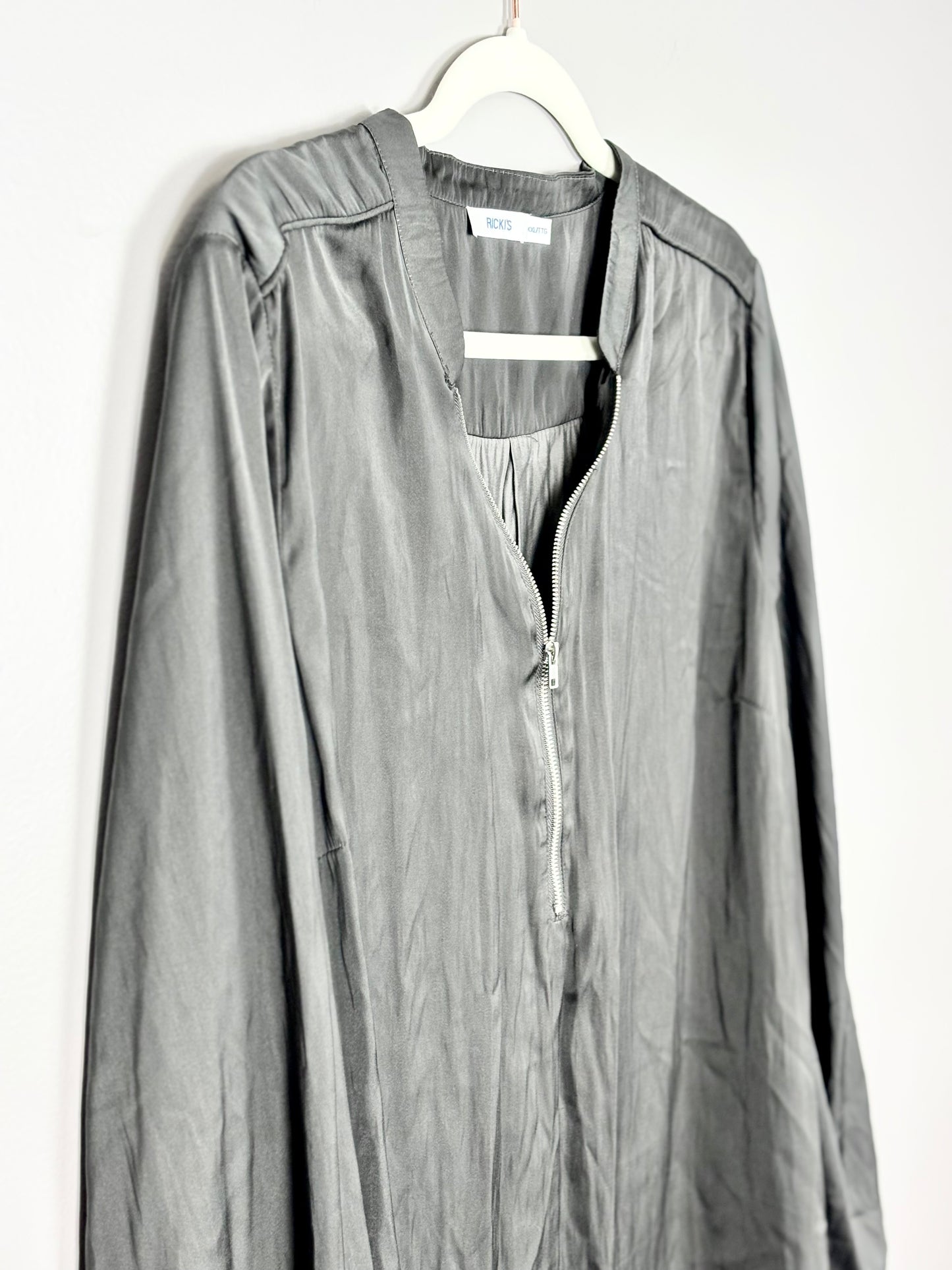 XXL - Ricki’s Nursing-Friendly Grey Zip Blouse