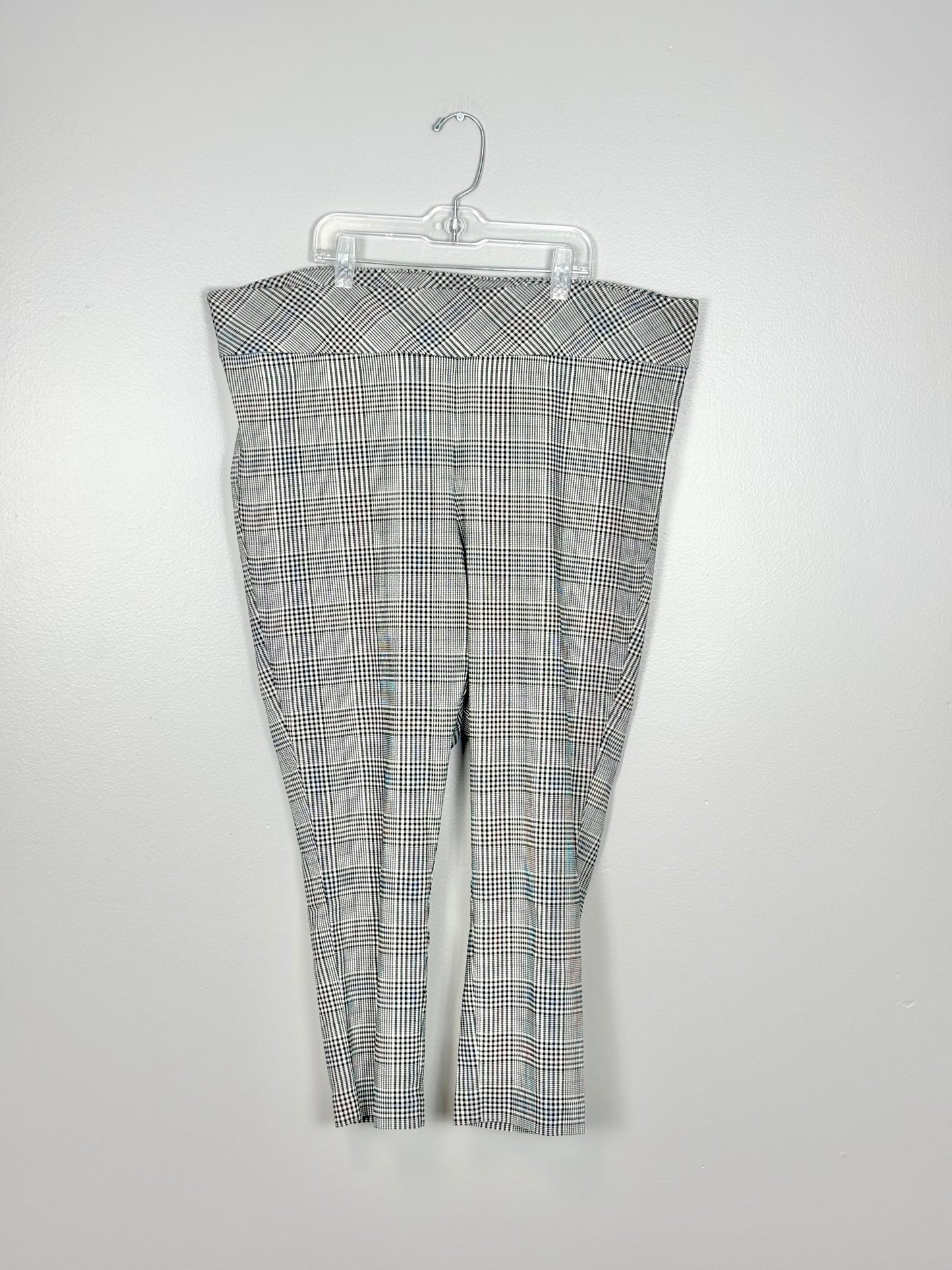 XL - Thyme Plaid Capri