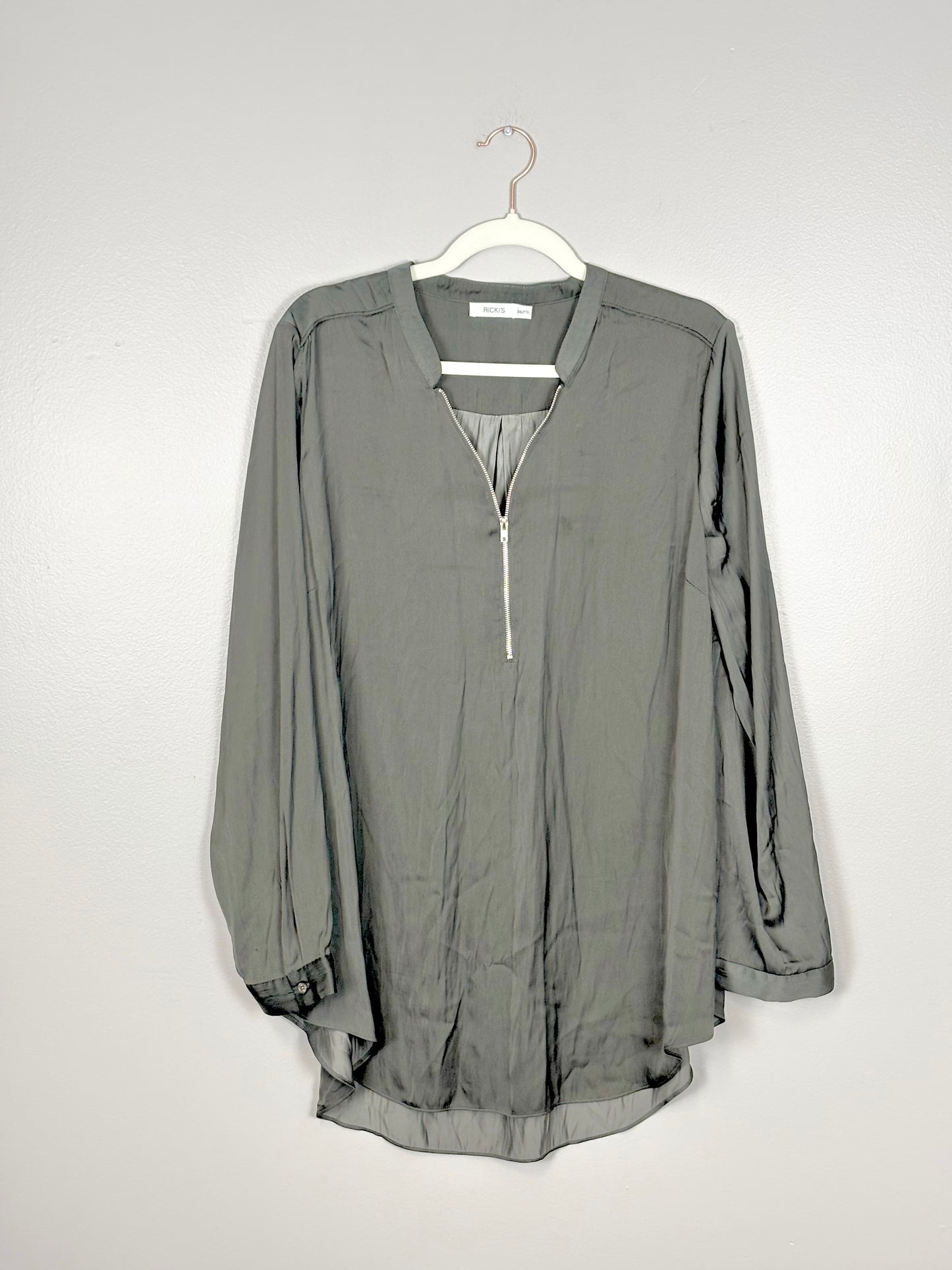 XXL - Ricki’s Nursing-Friendly Grey Zip Blouse