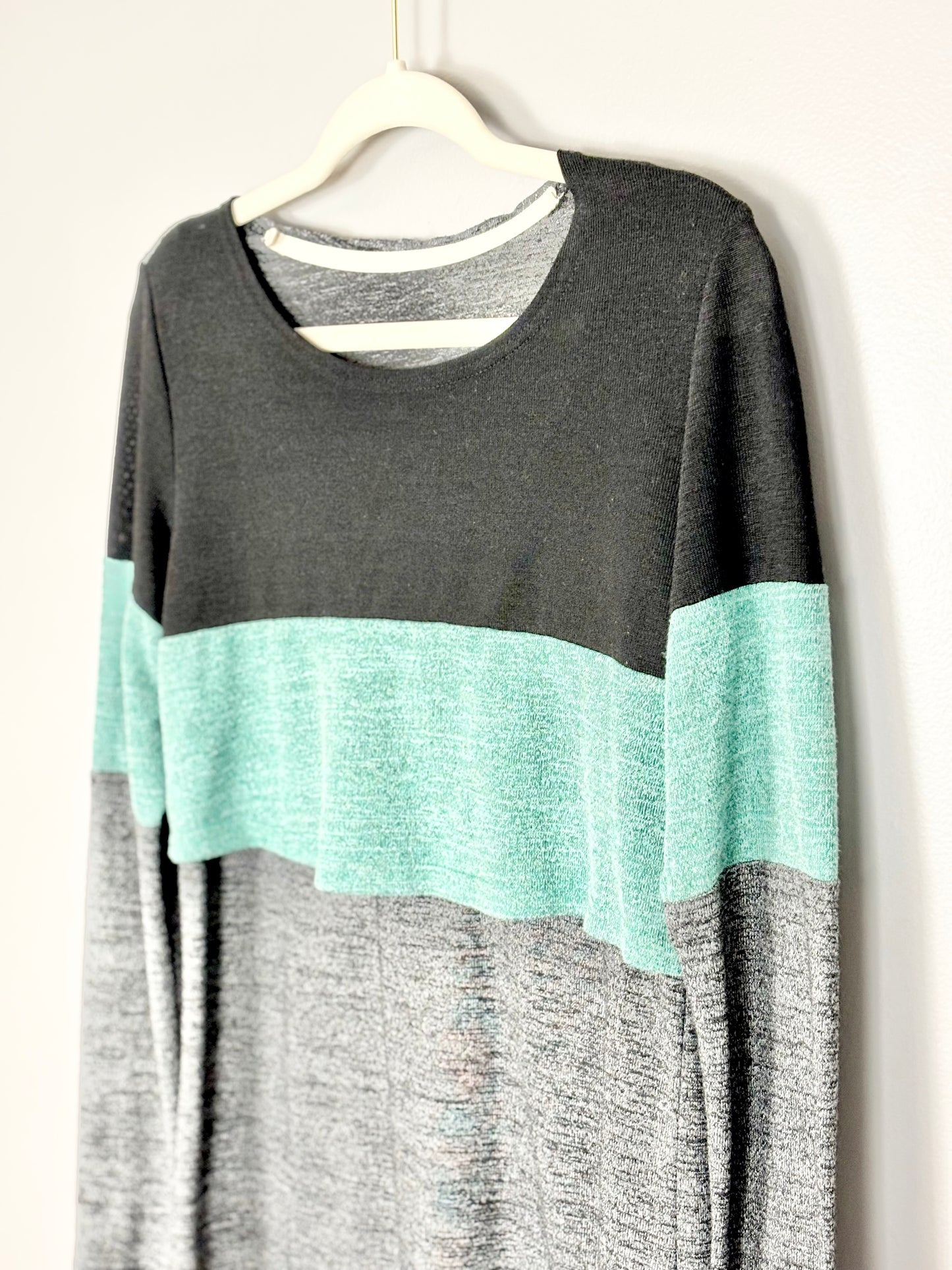 M - Unknown Brand Black & Green Nursing Sweater