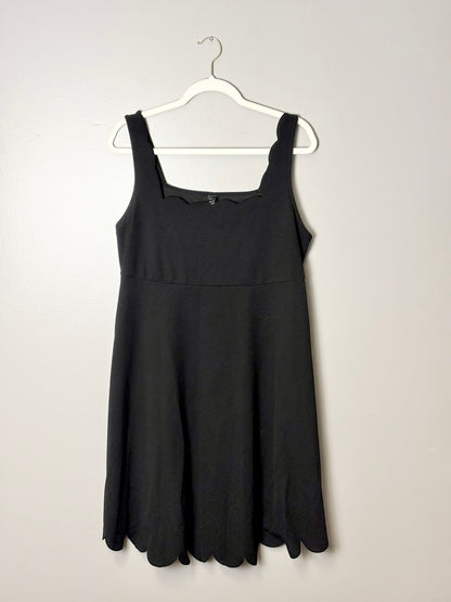 XL - Black Scalloped-Hem SHEIN Dress