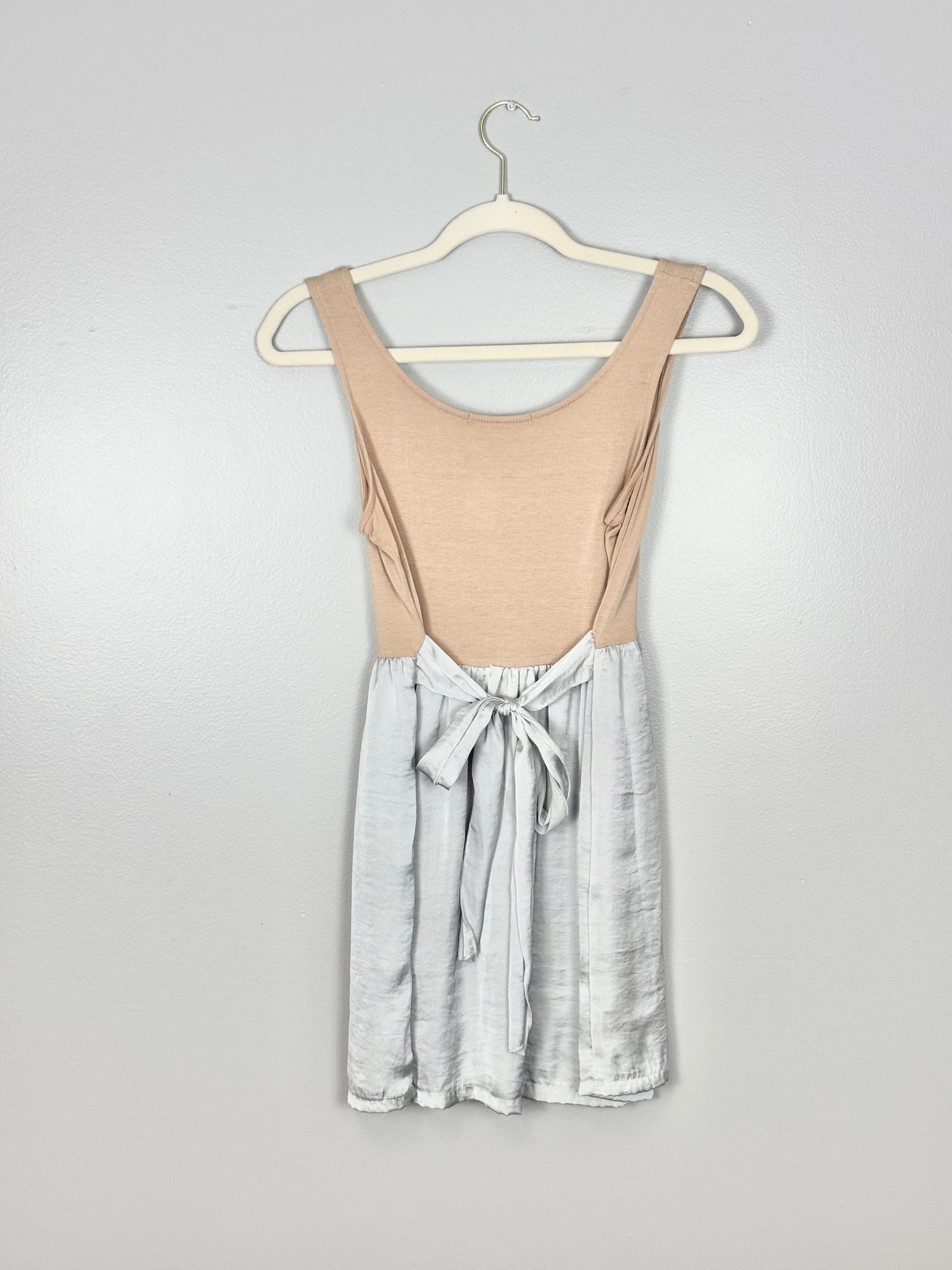 M - Pusch Taupe/Silver Tie-Waist Top