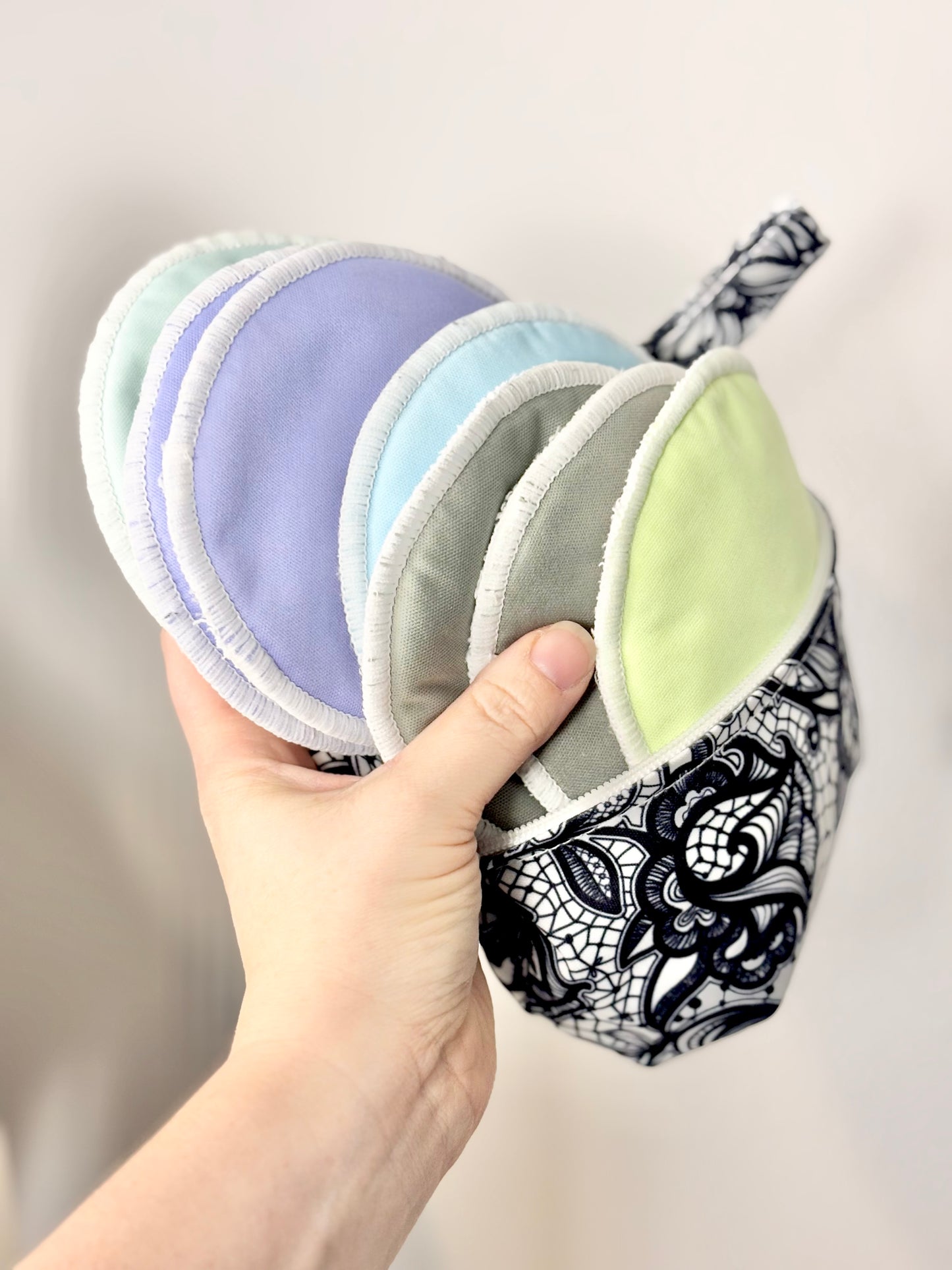 AlvaBaby Reusable Nursing Pads w/Case