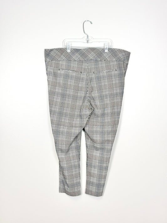 XL - Thyme Plaid Capri