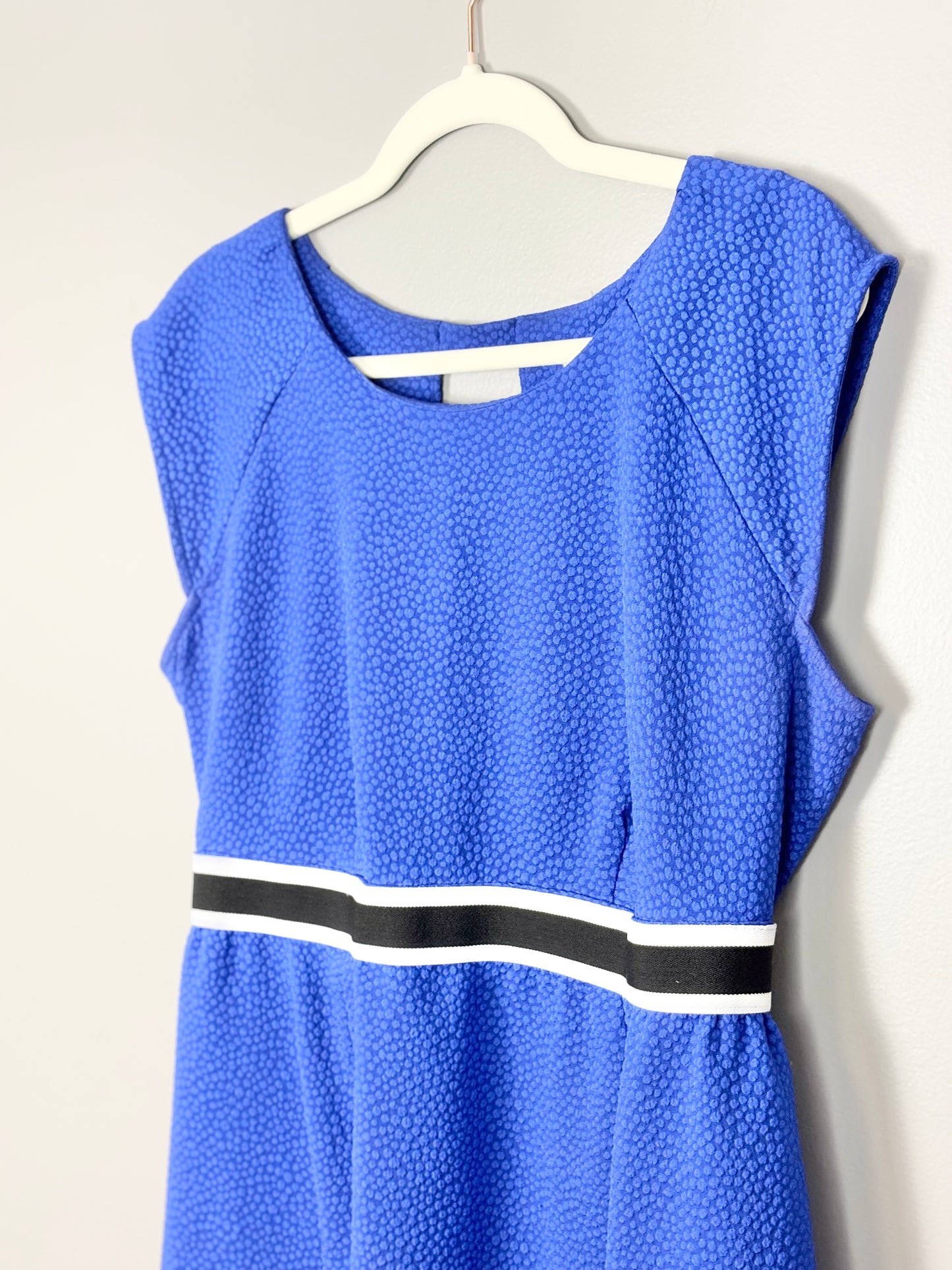 M/L - Motherhood Blue & Black Shift Dress