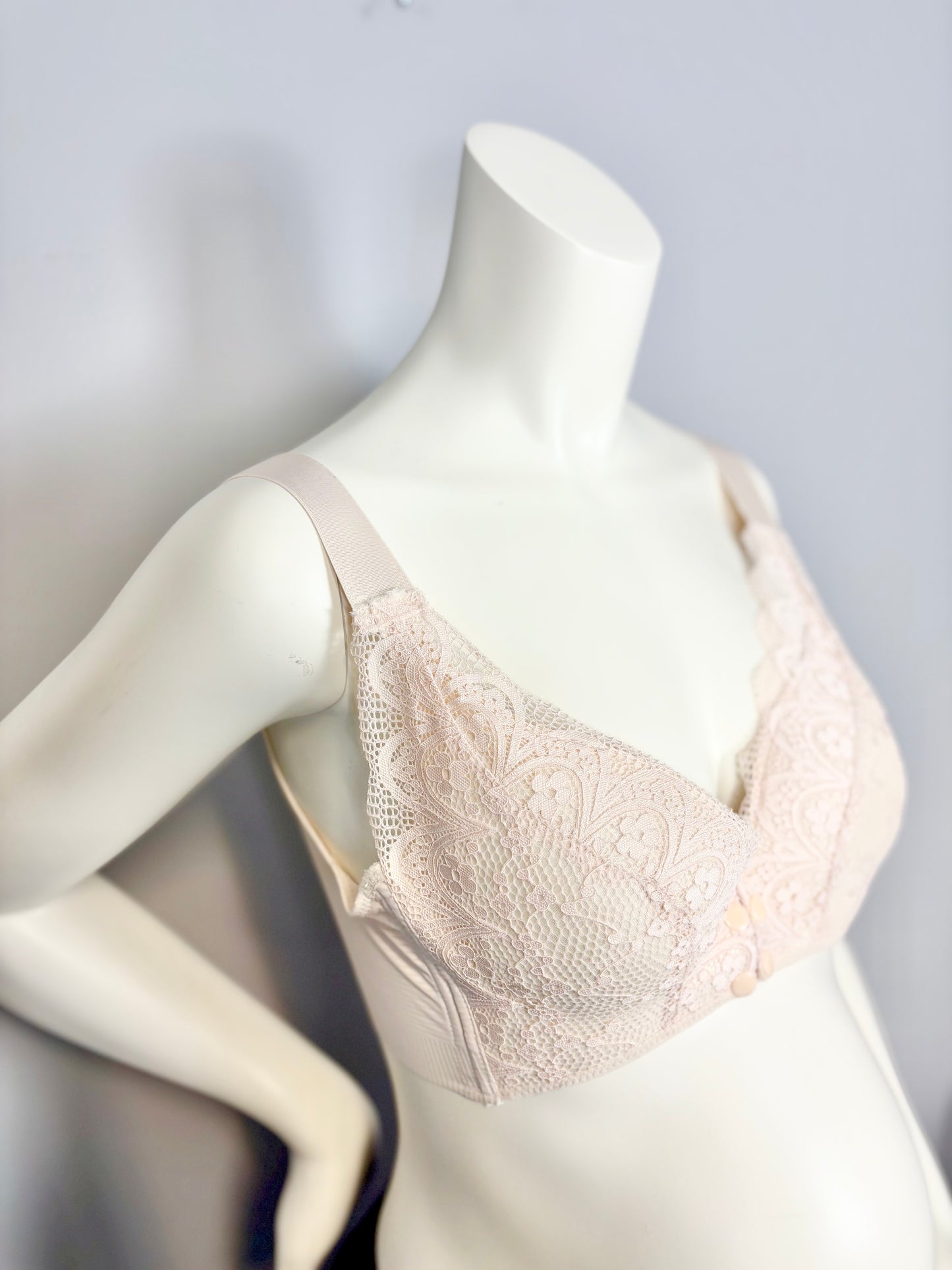 Size 40/XL - Unknown Brand Peach Lace Nursing Bra